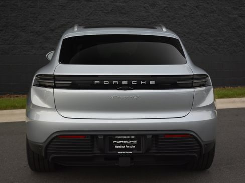 Certified 2025 Porsche Macan 4S Electric AWD/4WD image 6