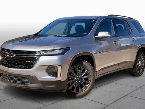 Used 2023 Chevrolet Traverse RS image 3