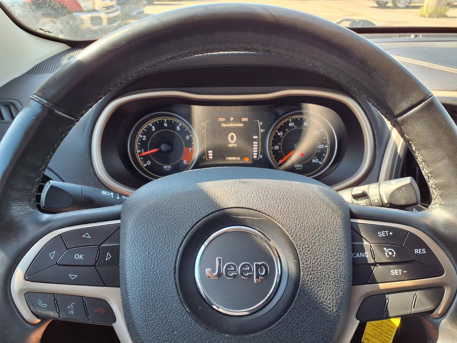 Used 2015 Jeep Cherokee Latitude w/ Cold Weather Group AWD/4WD image 19