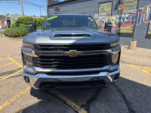 Used 2025 Chevrolet Silverado 2500 LT w/ Convenience Package AWD/4WD image 2
