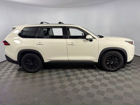 Used 2024 Toyota Grand Highlander XLE image 10