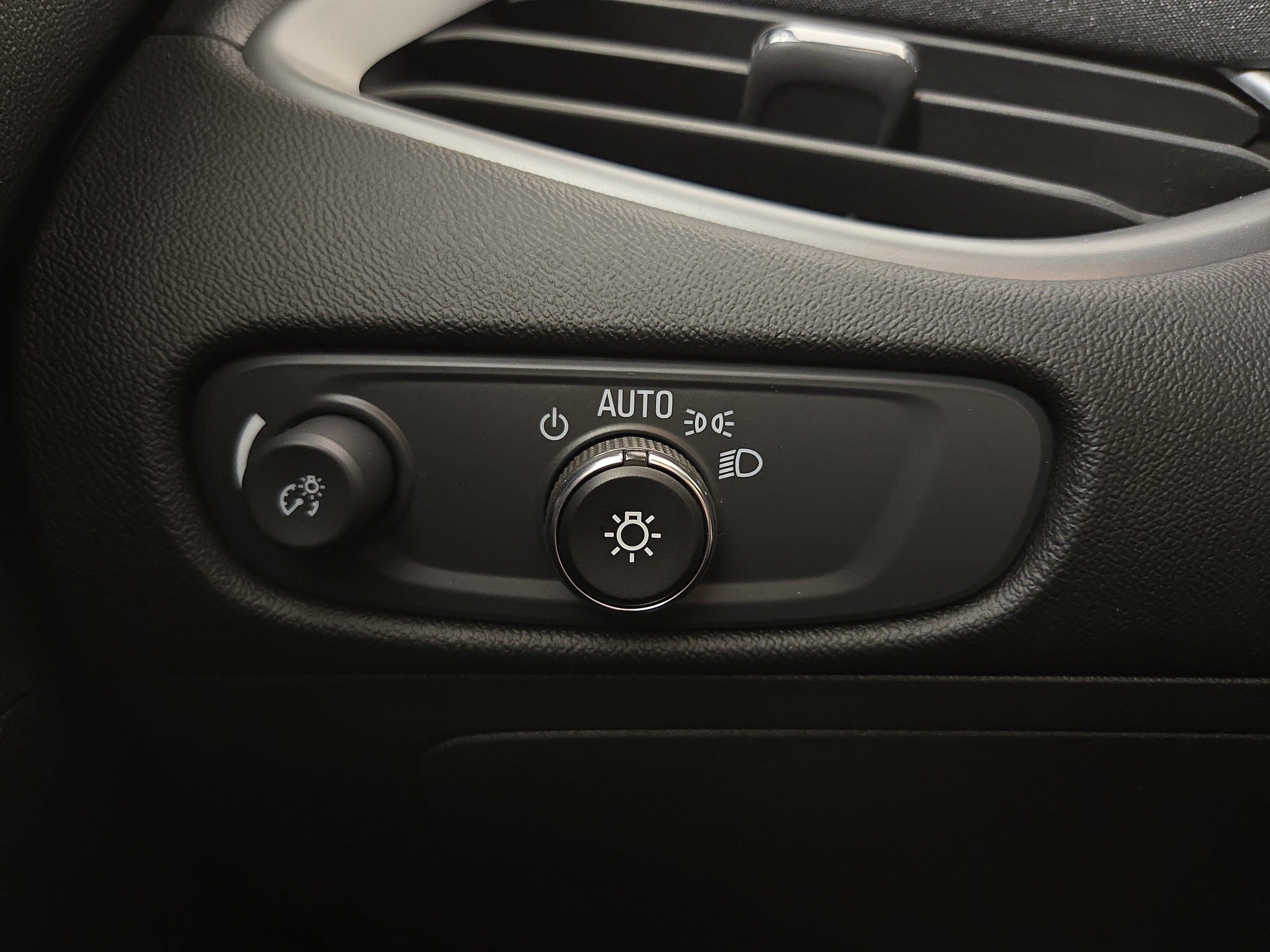 Used 2024 Chevrolet Malibu RS FWD image 24