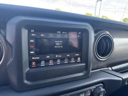 Used 2018 Jeep Wrangler Sport AWD/4WD image 13