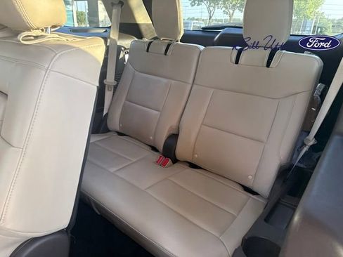 Used 2022 Ford Explorer Platinum AWD/4WD image 7