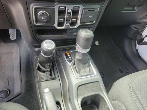 Used 2022 Jeep Wrangler Unlimited Sport image 21