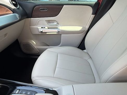Used 2022 Mercedes-Benz GLB 250 4MATIC image 23