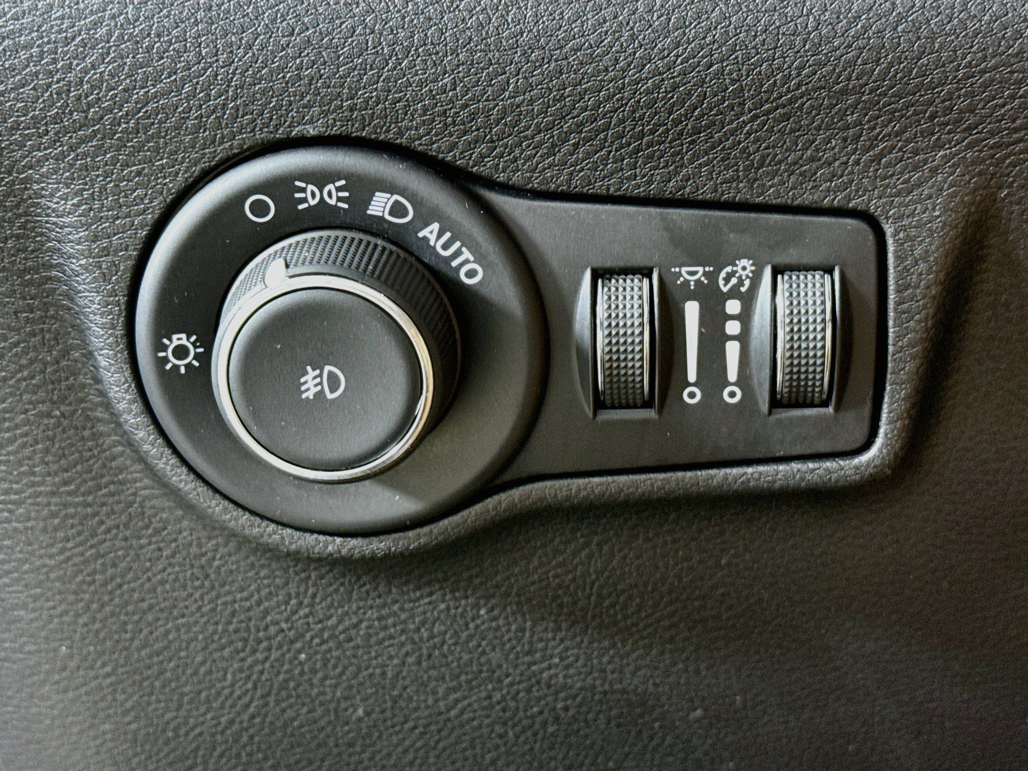 Used 2025 Jeep Compass Limited AWD/4WD image 9