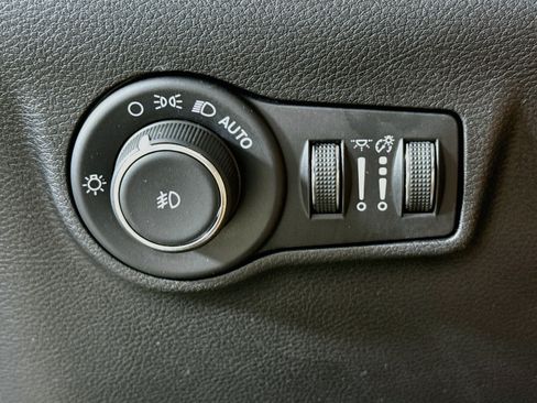 Used 2025 Jeep Compass Limited AWD/4WD image 9