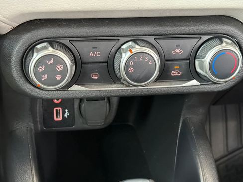 Used 2021 Nissan Versa SV image 21