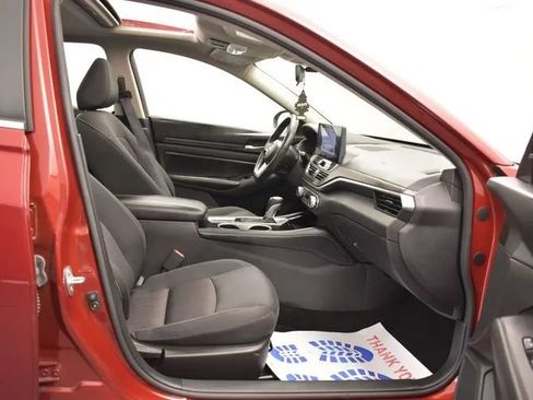 Used 2024 Nissan Altima 2.5 SV w/ SV Premium Package FWD image 16