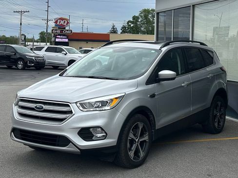Used 2018 Ford Escape SEL FWD image 3
