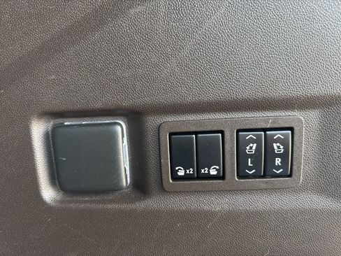 Used 2021 GMC Yukon Denali w/ Denali Premium Package image 31