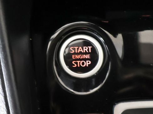 Used 2023 Nissan Versa SV image 31