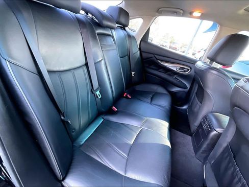 Used 2015 INFINITI Q70 Hybrid w/ Deluxe Touring Package image 18