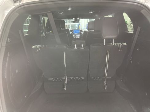 Used 2024 Chrysler Pacifica Select image 17