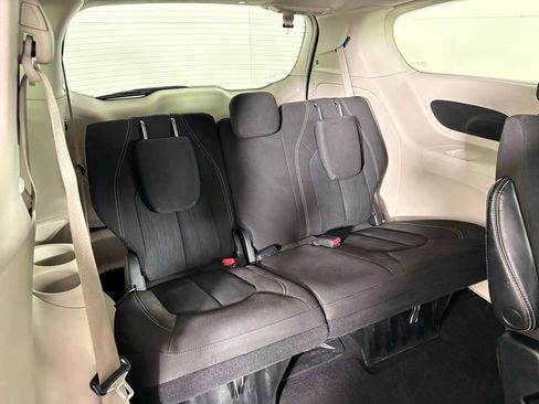 Used 2022 Chrysler Voyager LX FWD image 38