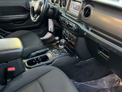 Used 2021 Jeep Wrangler Unlimited Sport image 16
