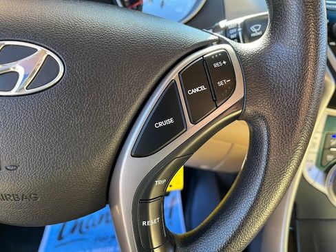Used 2013 Hyundai Elantra GLS w/ Preferred Pkg image 16