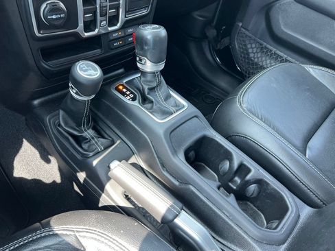Used 2018 Jeep Wrangler Unlimited Sahara AWD/4WD image 22