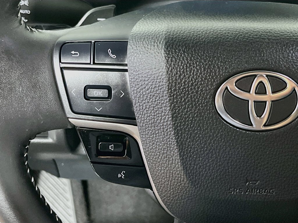 Used 2025 Toyota Camry SE FWD image 9