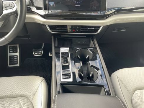 Used 2025 Volkswagen Atlas Cross Sport SEL Premium R-Line AWD/4WD image 11