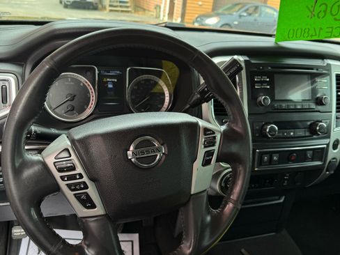 Used 2017 Nissan Titan SV image 9