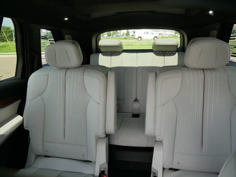 New 2026 Cadillac Vistiq Luxury w/ LPO, Floor Liner Package image 11