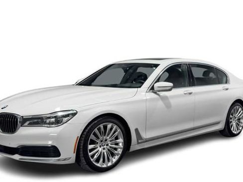 Used 2019 BMW 750i w/ Autobahn Package RWD image 5