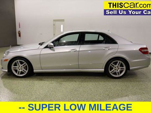 Used 2011 Mercedes-Benz E 550 4MATIC Sedan image 4