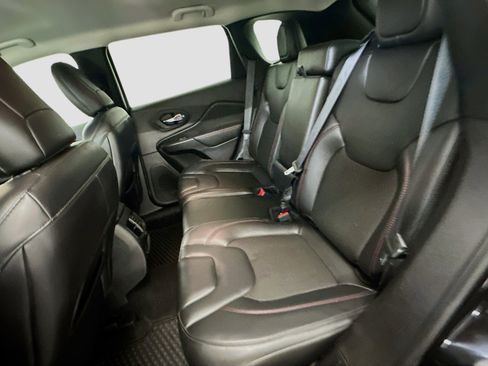 Used 2021 Jeep Cherokee Trailhawk image 28