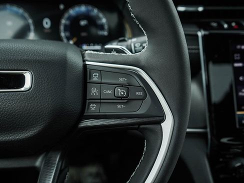 New 2025 Jeep Grand Cherokee L Laredo w/ Luxury Tech Group I image 22