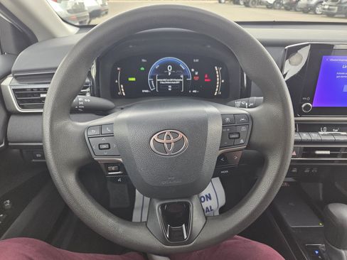 Used 2025 Toyota Camry LE FWD image 14