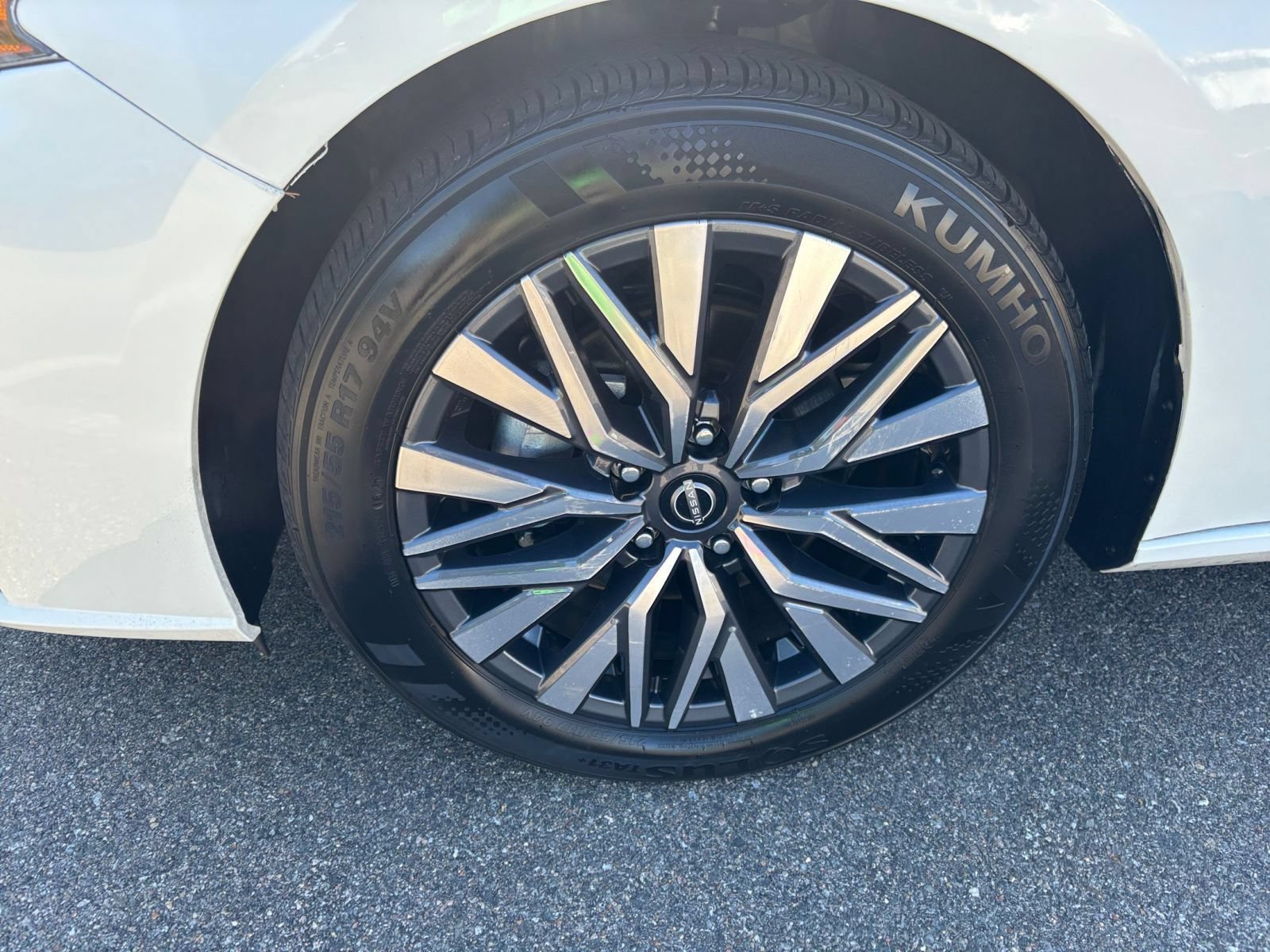 Used 2025 Nissan Altima 2.5 SV FWD image 30