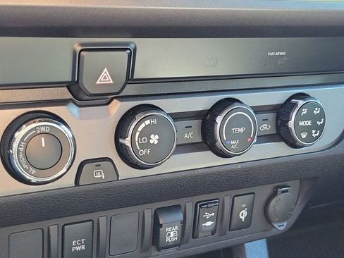 Used 2019 Toyota Tacoma TRD Off-Road image 28