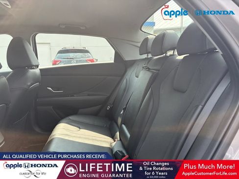 Used 2023 Hyundai Elantra Limited w/ Preferred Accessory Package FWD image 5