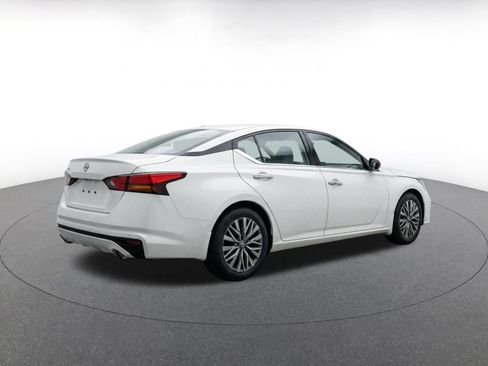 Used 2025 Nissan Altima 2.5 SV FWD image 9