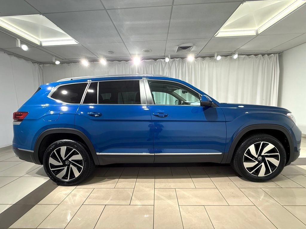 Used 2025 Volkswagen Atlas SEL AWD/4WD image 6