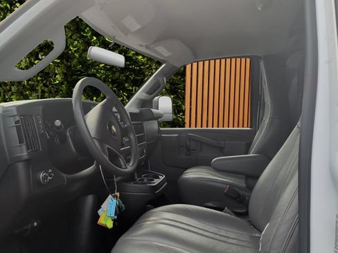 Used 2021 Chevrolet Express 2500 RWD image 8