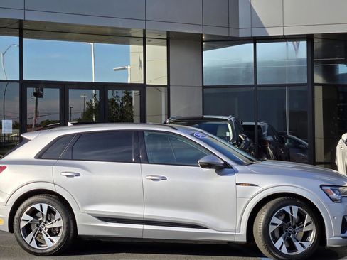 Used 2022 Audi e-tron Premium image 3