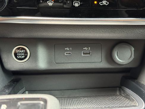 Used 2023 Nissan Rogue S AWD/4WD image 25