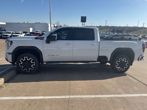 Used 2024 GMC Sierra 2500 AT4 w/ AT4 Premium Plus Package image 3