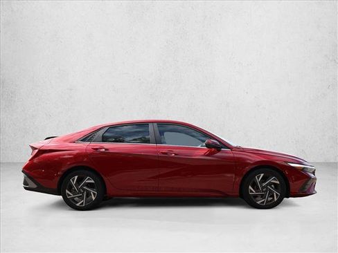 Used 2024 Hyundai Elantra Limited FWD image 4