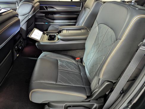 Used 2023 Jeep Grand Wagoneer Series III w/ Quick Order Packagew 28T AWD/4WD image 36