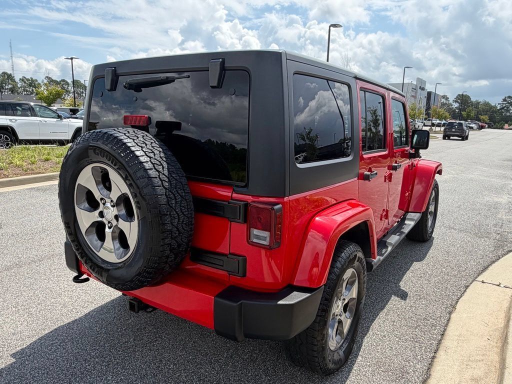 Used 2018 Jeep Wrangler Unlimited Sahara w/ Connectivity Group AWD/4WD image 17