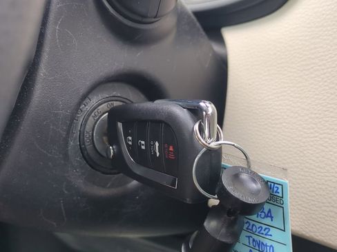 Used 2022 Toyota Corolla LE FWD image 29