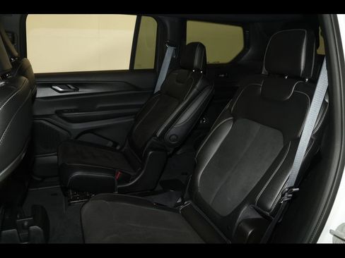Used 2023 Jeep Grand Cherokee L Laredo AWD/4WD image 28