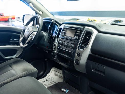 Used 2017 Nissan Titan SV AWD/4WD image 13