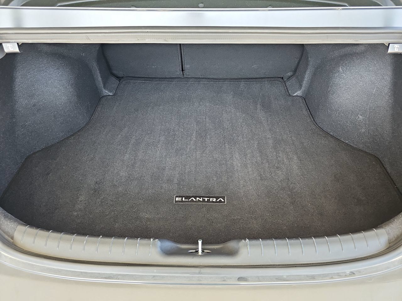 Used 2023 Hyundai Elantra Limited w/ Cargo Package FWD image 15
