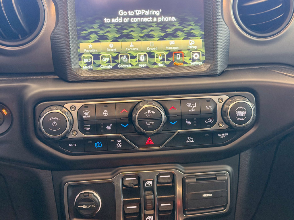 Used 2023 Jeep Wrangler Unlimited w/ Dual Top Group AWD/4WD image 18