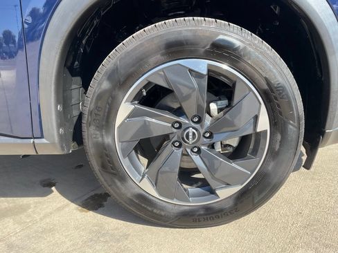 Used 2024 Nissan Rogue SV FWD image 28